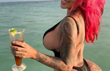 موهای قرمز سکس کامل اینستاگرام Curvy با ورزش لعنتی