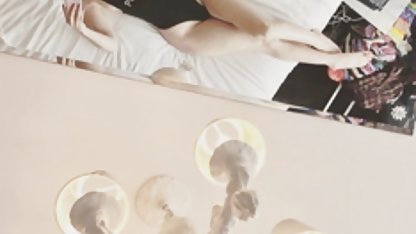 Busty برای سکی کامل یک دختر